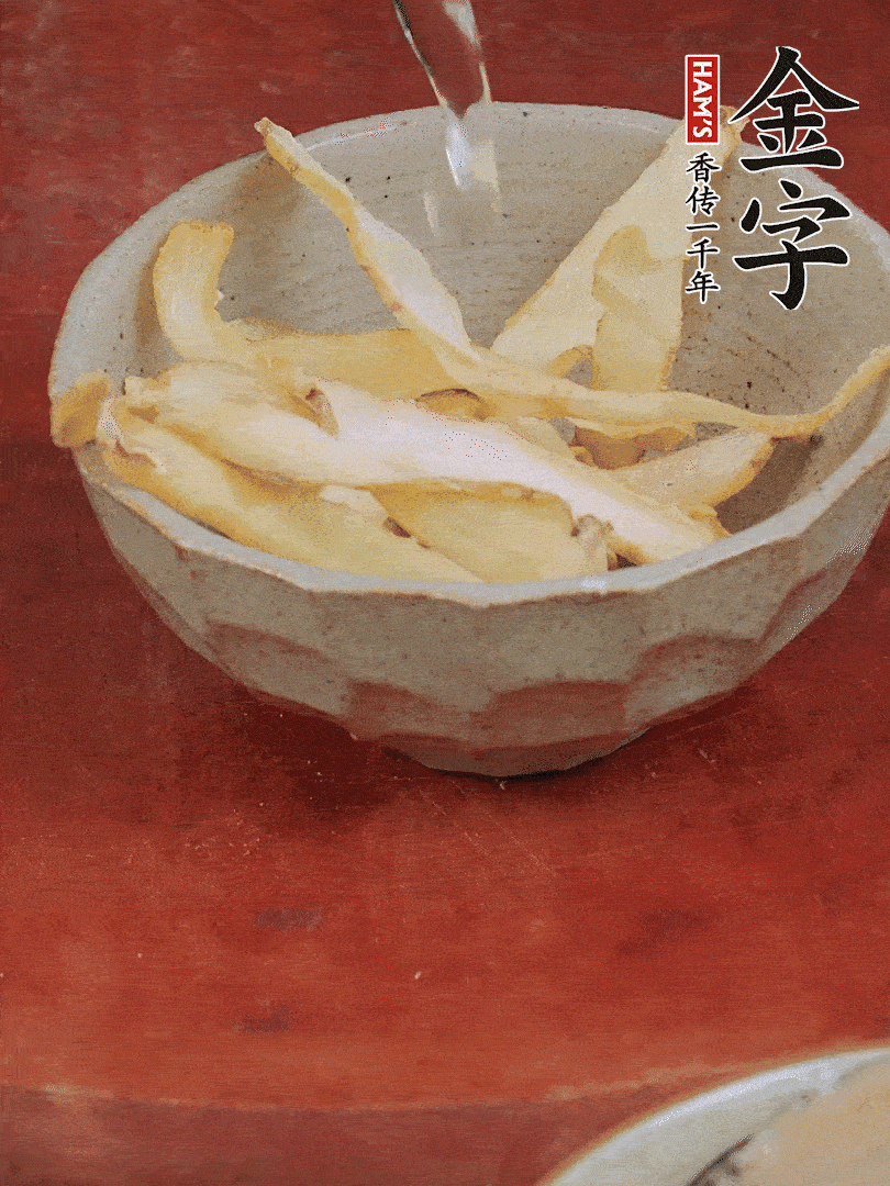 玉竹、花菇分別清水泡發(fā)。