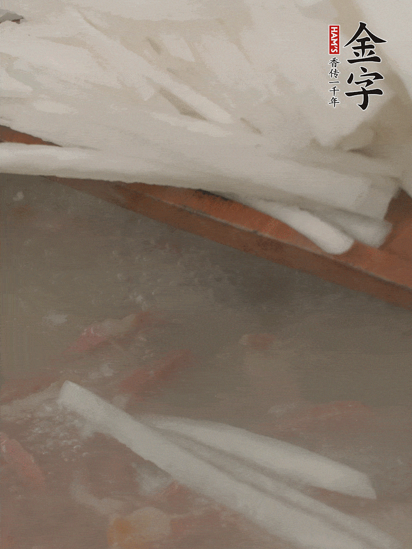 放蘿卜絲，燉5分鐘。