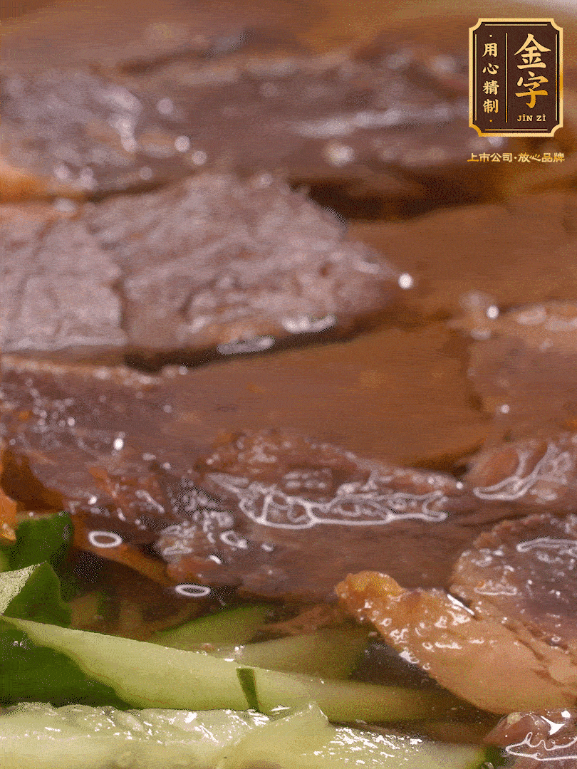 養(yǎng)麥冷面，涼水中清洗浸泡5分鐘，沸水中煮3分鐘，涼水漂洗沖涼